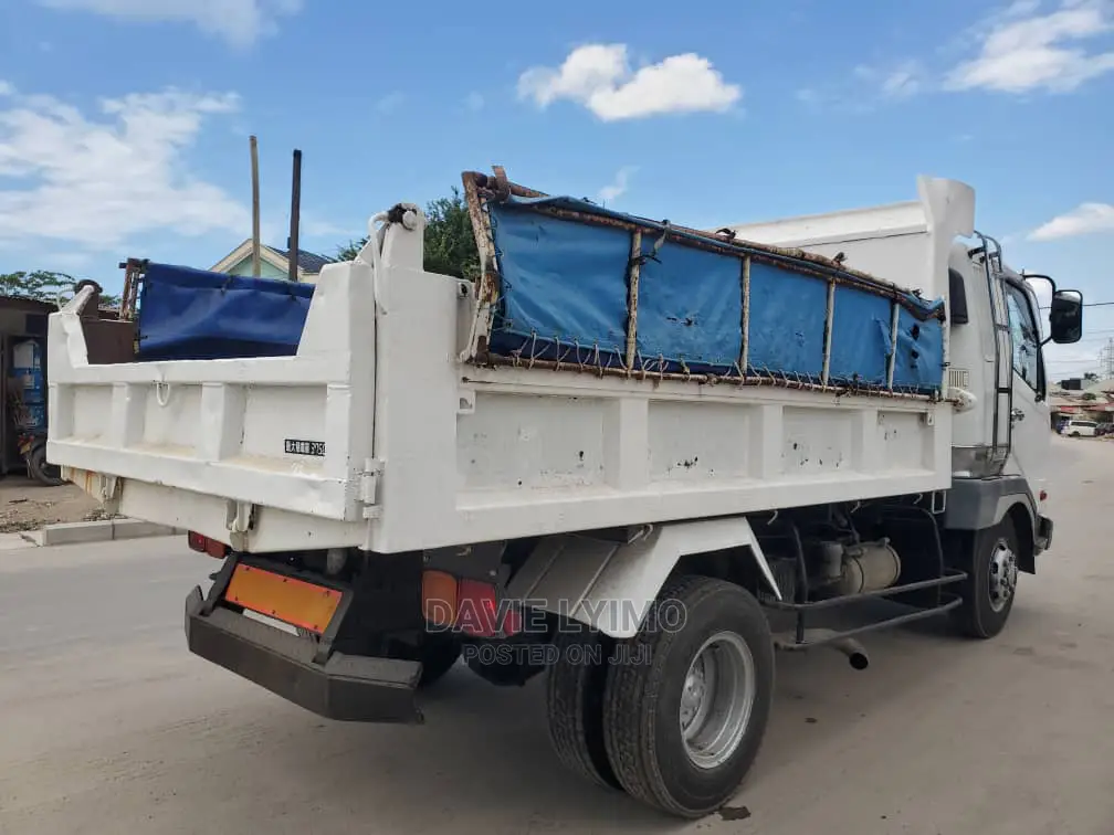 Mitsubishi Minicab Truck 1993 White