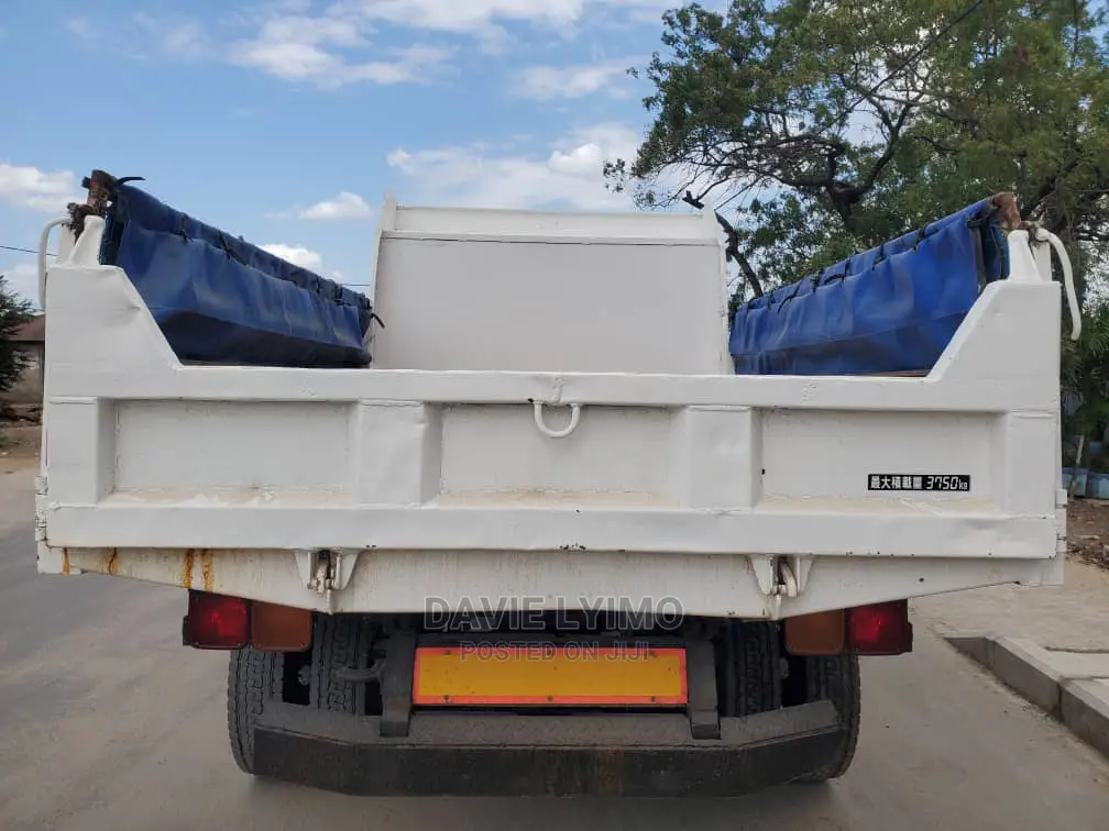 Mitsubishi Minicab Truck 1993 White