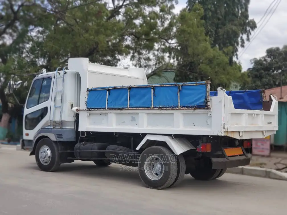 Mitsubishi Minicab Truck 1993 White