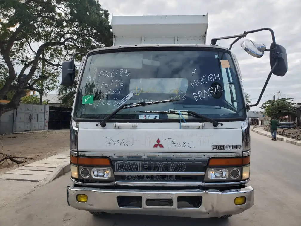 Mitsubishi Minicab Truck 1993 White
