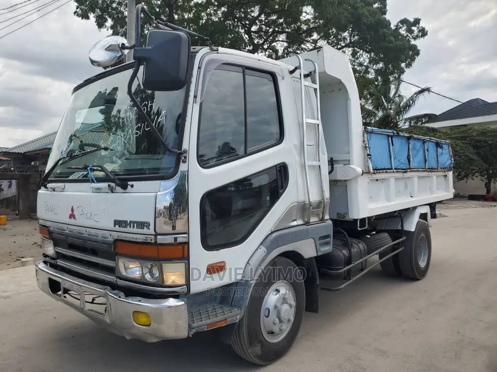 Mitsubishi Minicab Truck 1993 White