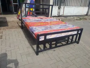 Kitanda Na Godoro Lake Vyote Kwa Pamoja