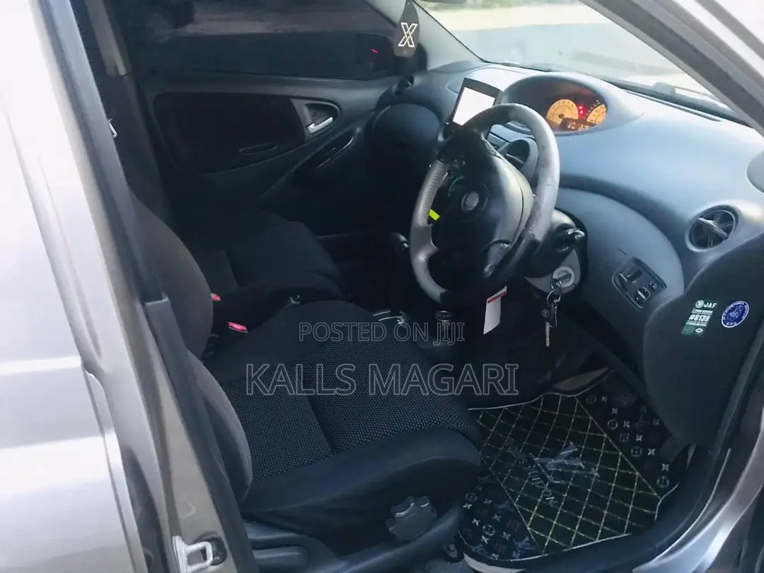 Toyota Vitz 2004 Gray