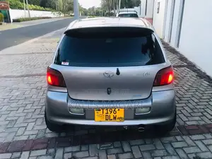 Toyota Vitz 2004 Gray