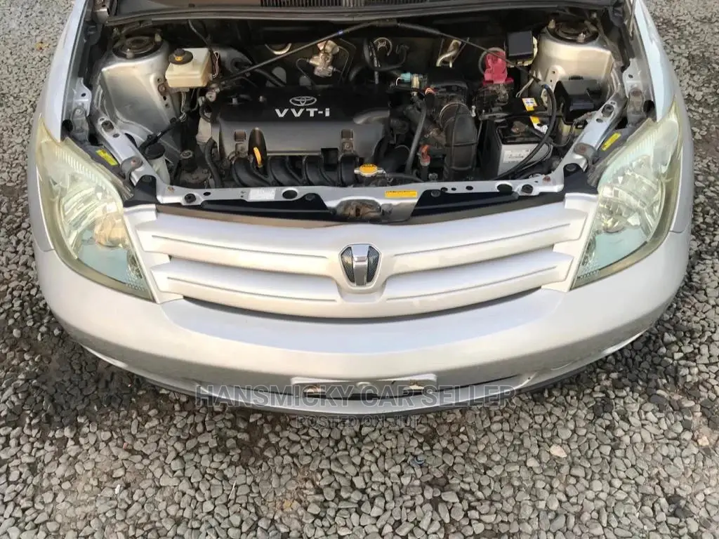 Toyota IST 2004 Silver
