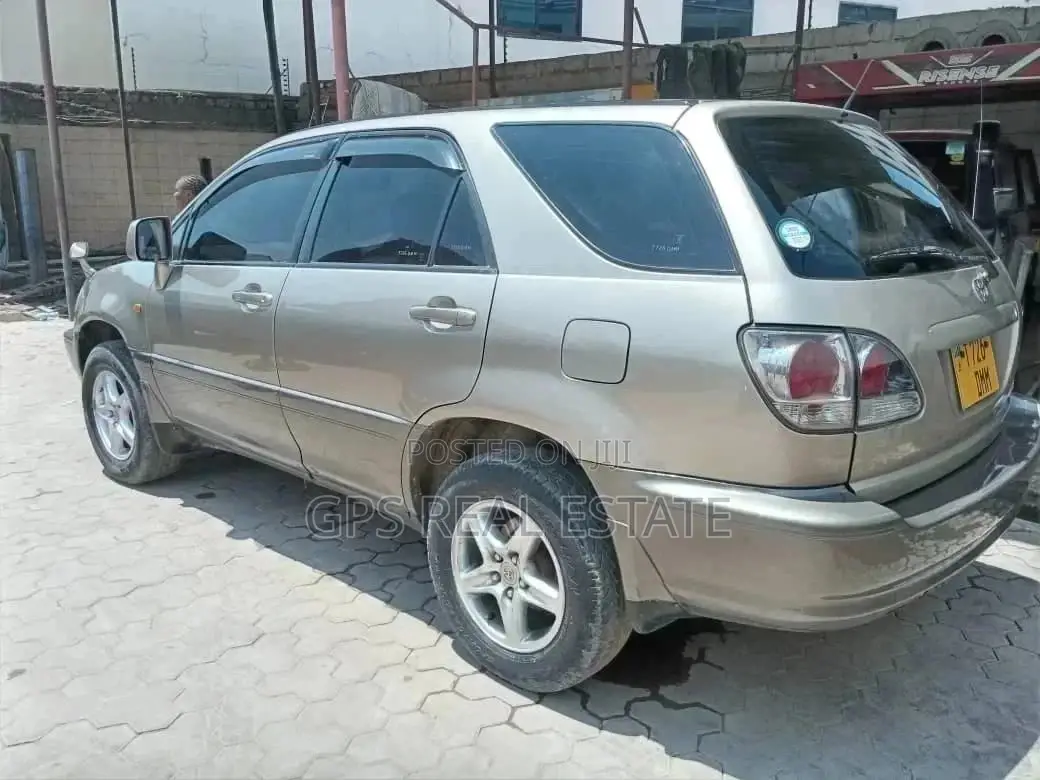 Toyota Harrier 2001 Gold