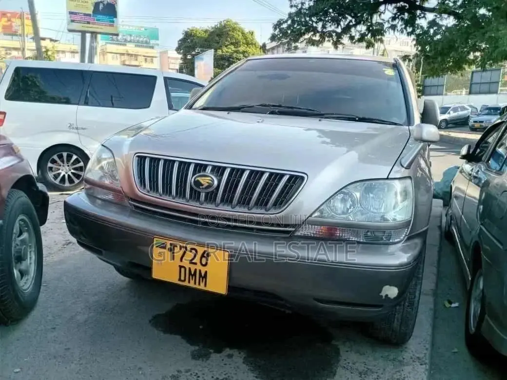 Toyota Harrier 2001 Gold