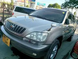 Toyota Harrier 2001 Gold