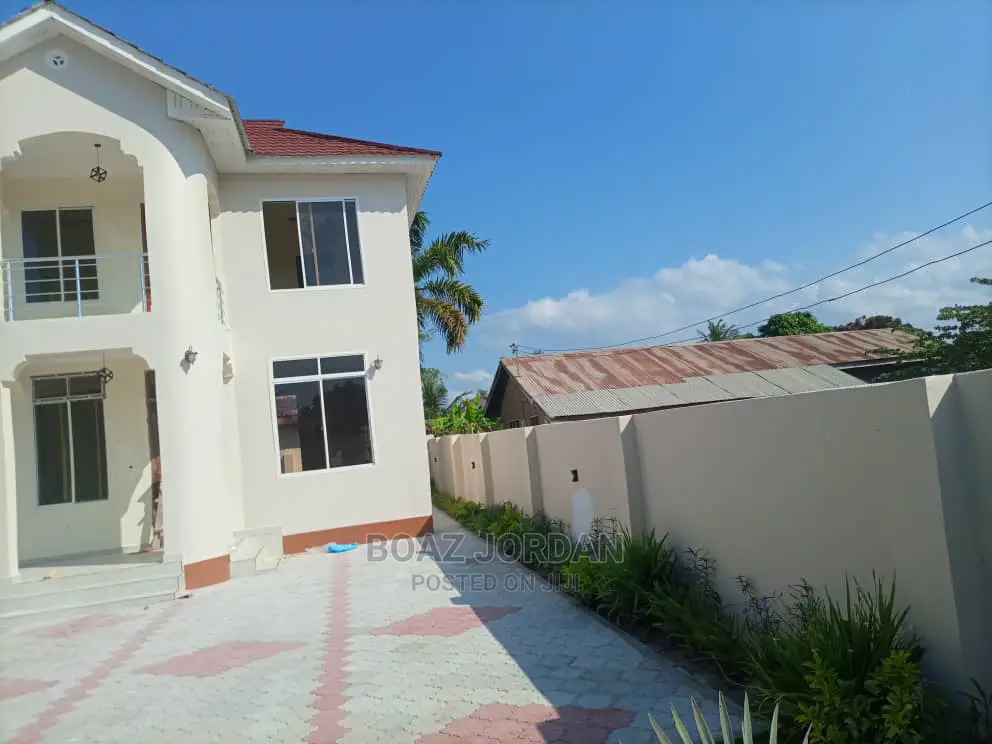 Furnished 5bdrm Bungalow in Boaz Mwakyembe, Kawe for Sale