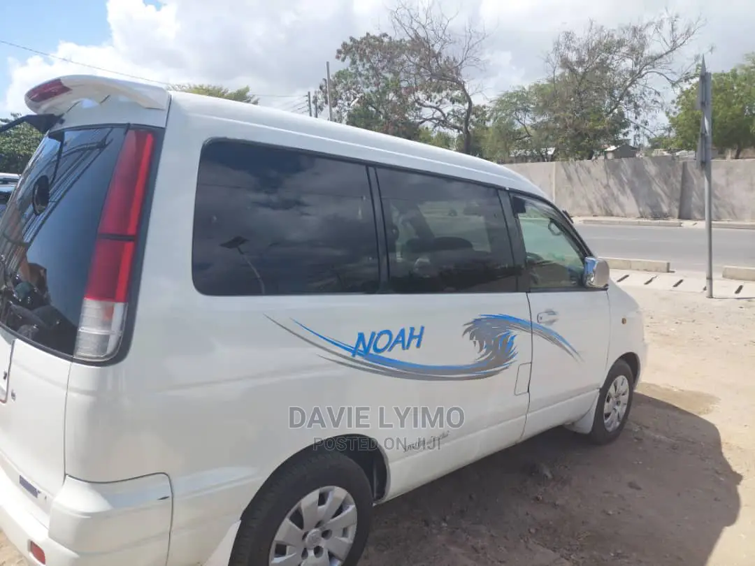 Toyota Noah 2001 Pearl