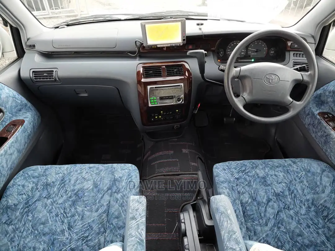 Toyota Noah 2001 Pearl