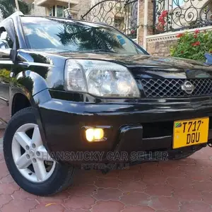 Photo - Nissan X-Trail 2005 Black