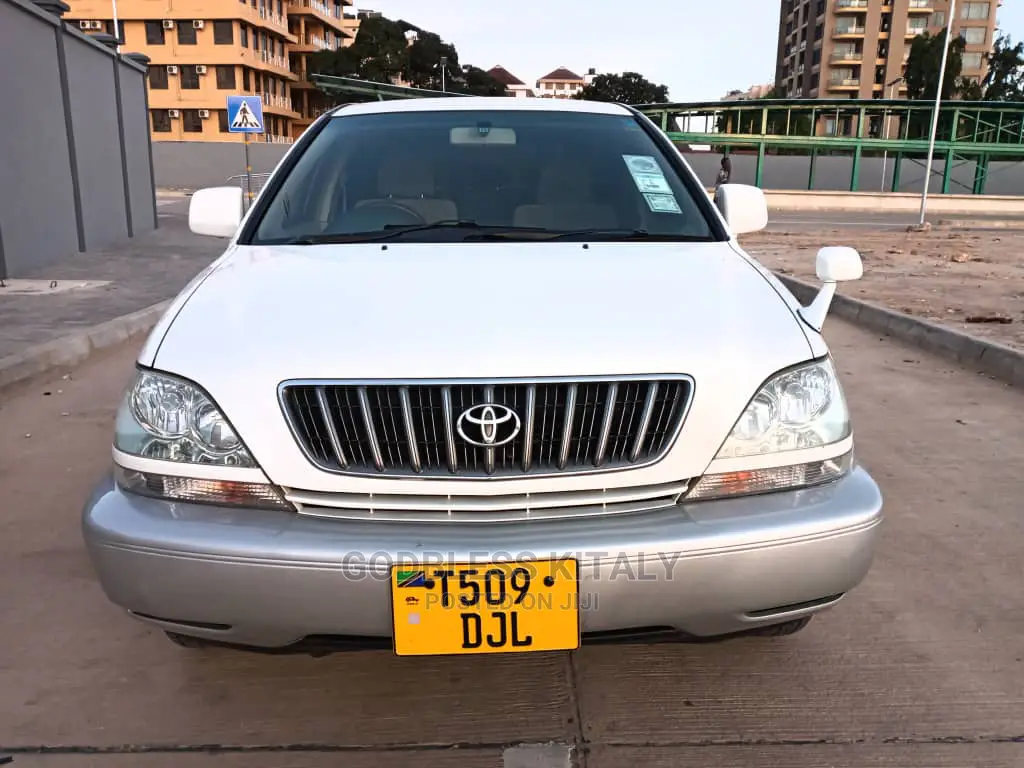 Toyota Harrier 2001 White