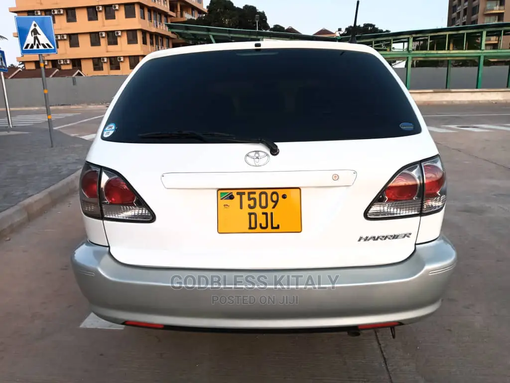 Toyota Harrier 2001 White