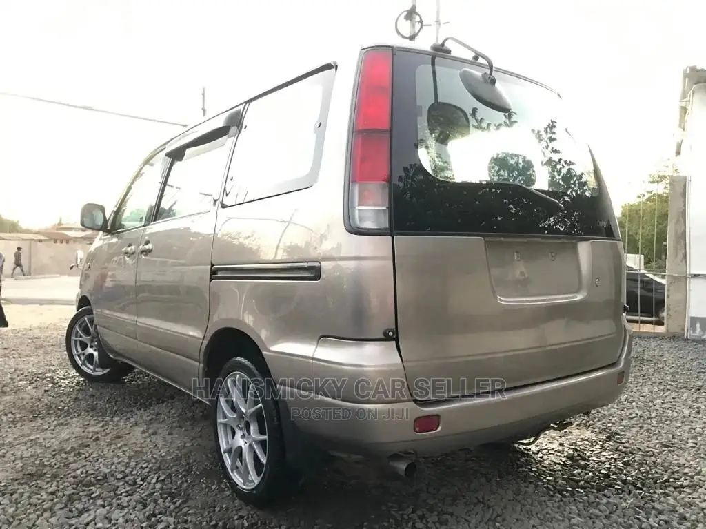 Toyota Noah 2001 Gray