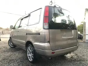 Toyota Noah 2001 Gray
