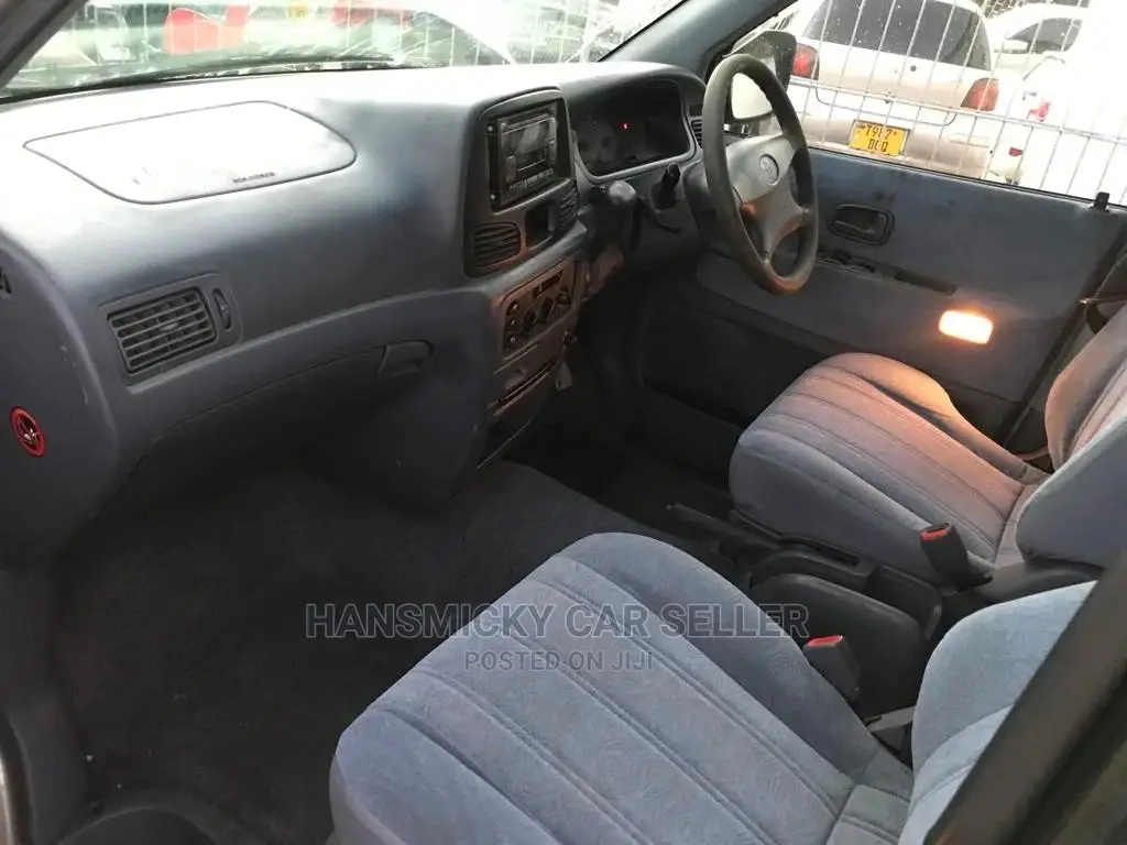 Toyota Noah 2001 Gray