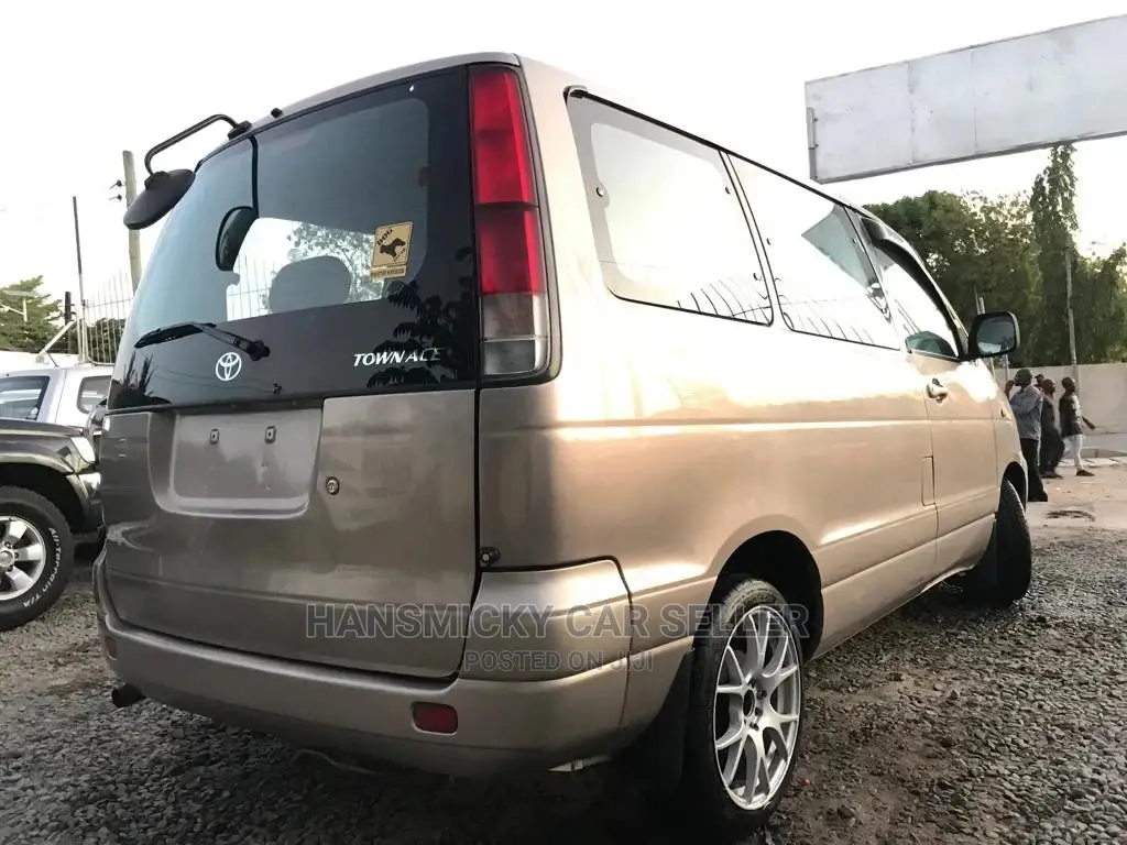 Toyota Noah 2001 Gray