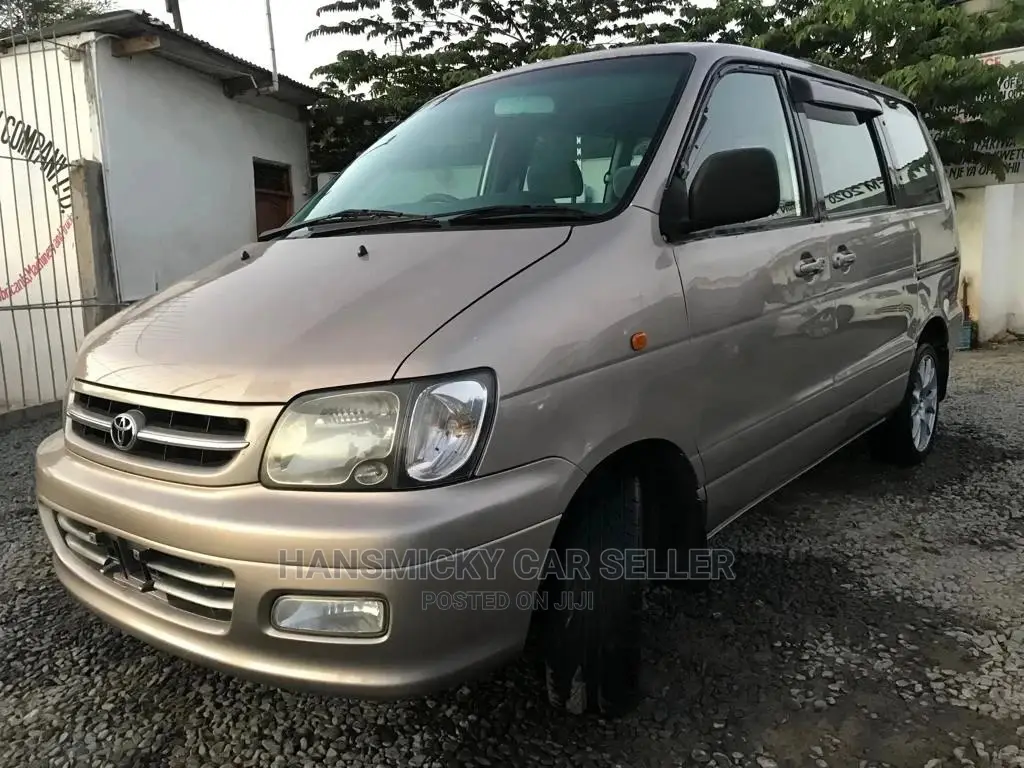 Toyota Noah 2001 Gray
