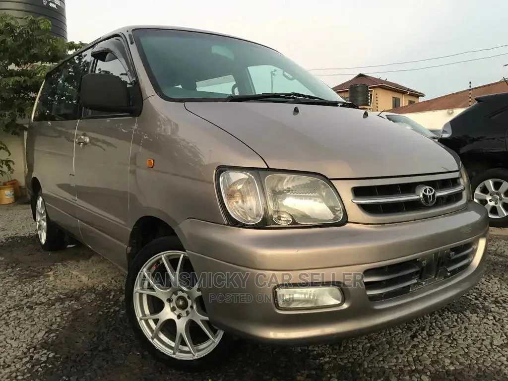 Toyota Noah 2001 Gray
