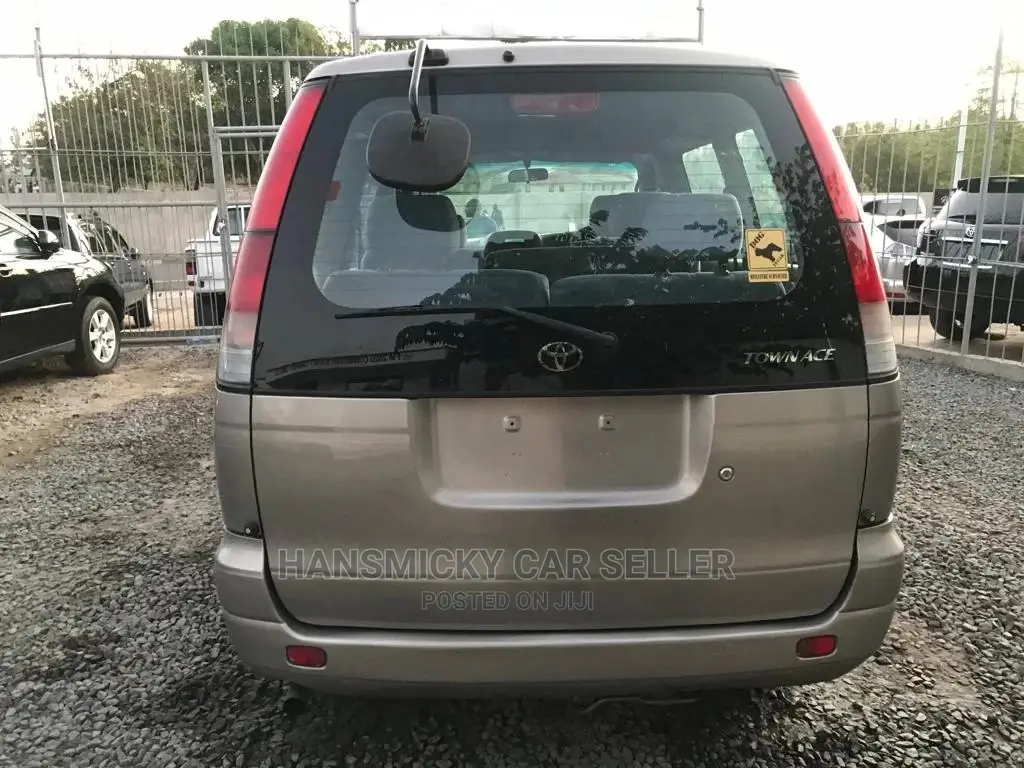 Toyota Noah 2001 Gray