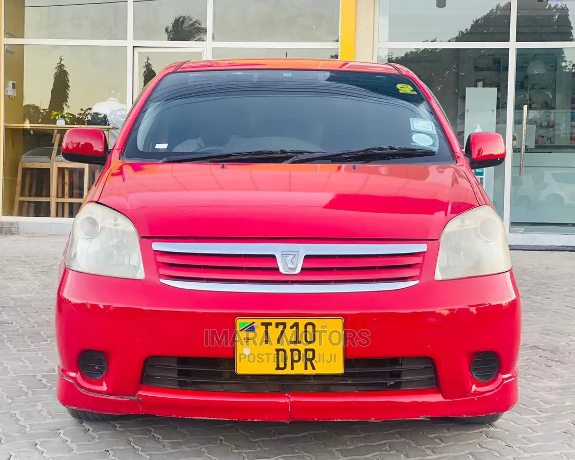 Toyota Raum 2005 Red