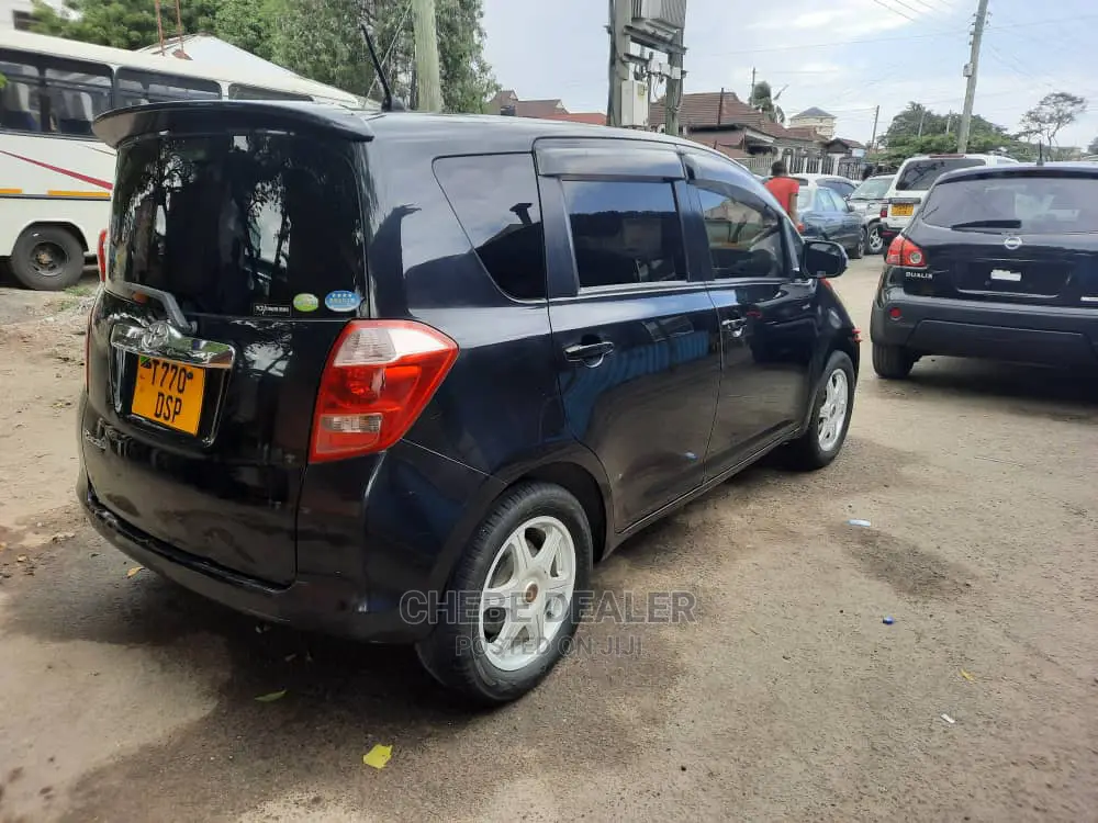 Toyota Ractis 2005 1.5 AWD Black