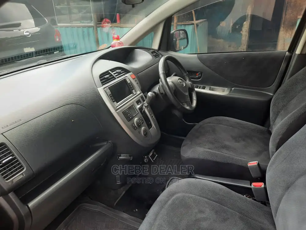 Toyota Ractis 2005 1.5 AWD Black