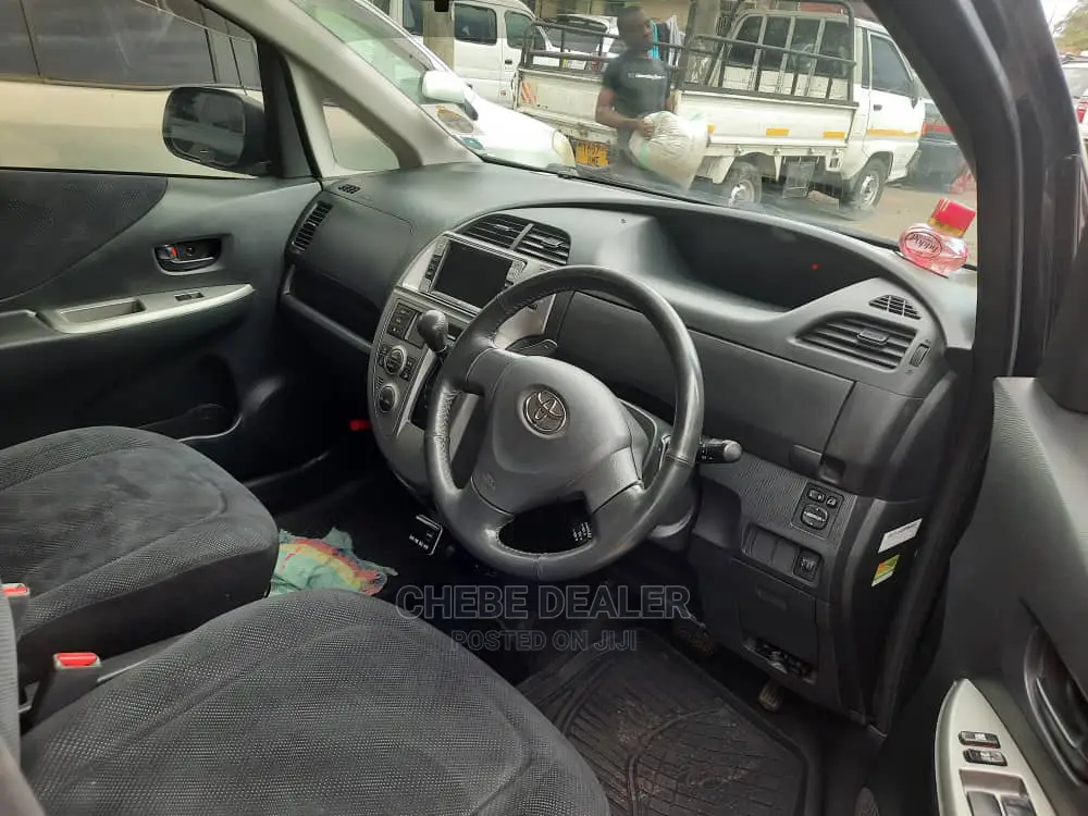 Toyota Ractis 2005 1.5 AWD Black