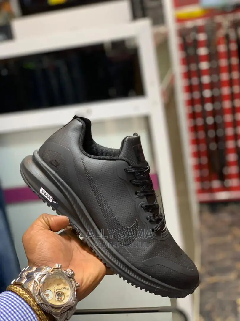 Running Nike Black