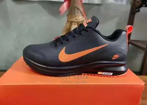 Running Nike Black White