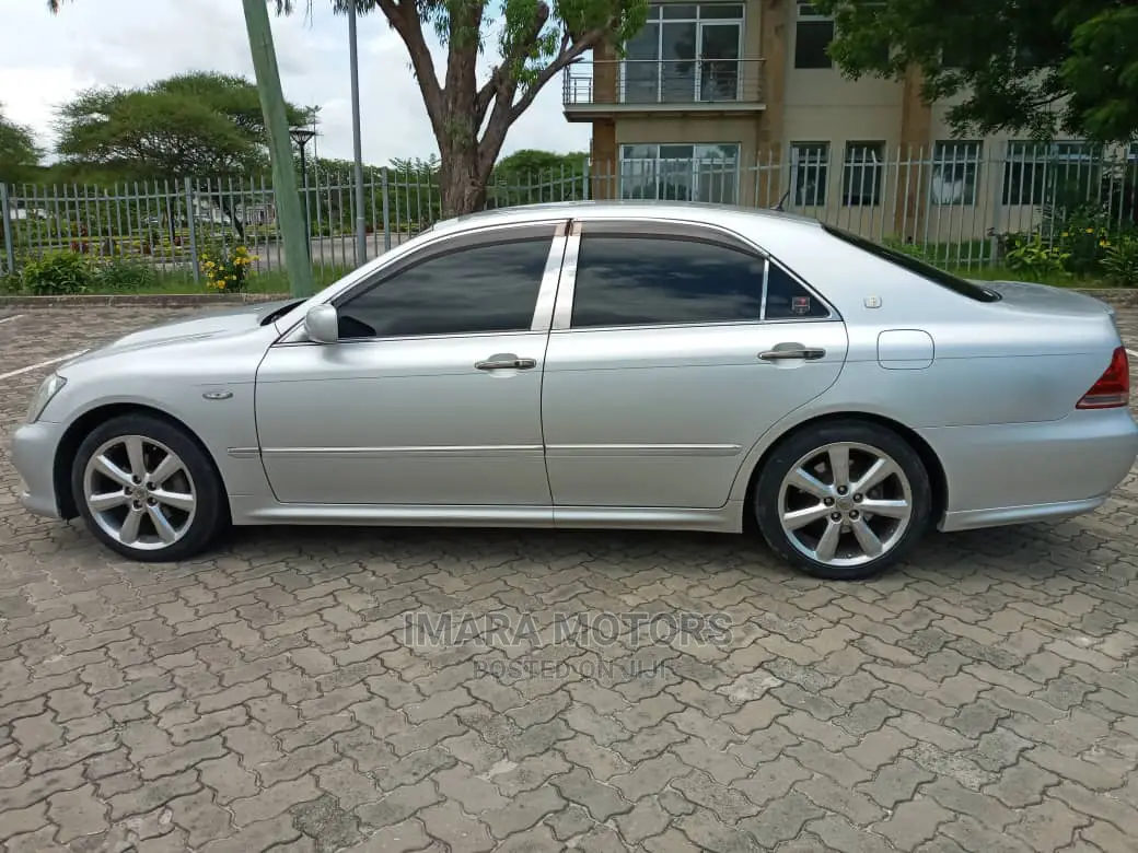 Toyota Crown 2006 Silver