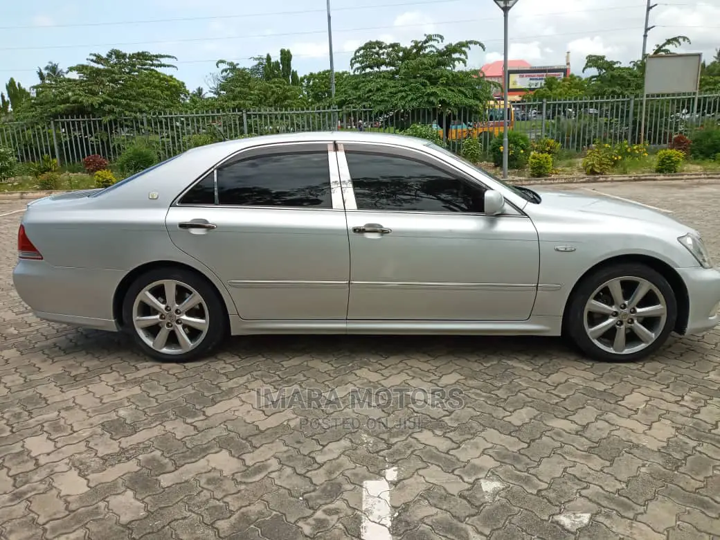 Toyota Crown 2006 Silver