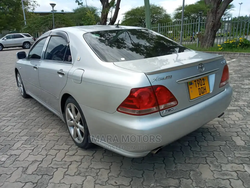 Toyota Crown 2006 Silver