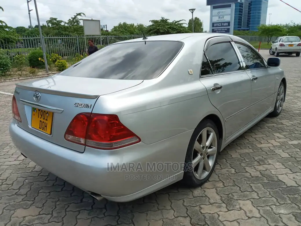 Toyota Crown 2006 Silver