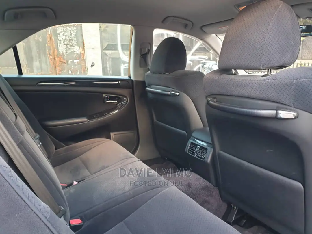 Toyota Crown 2006 Silver