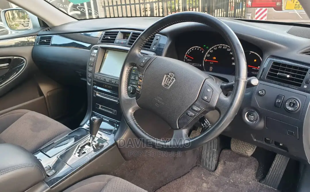 Toyota Crown 2006 Silver