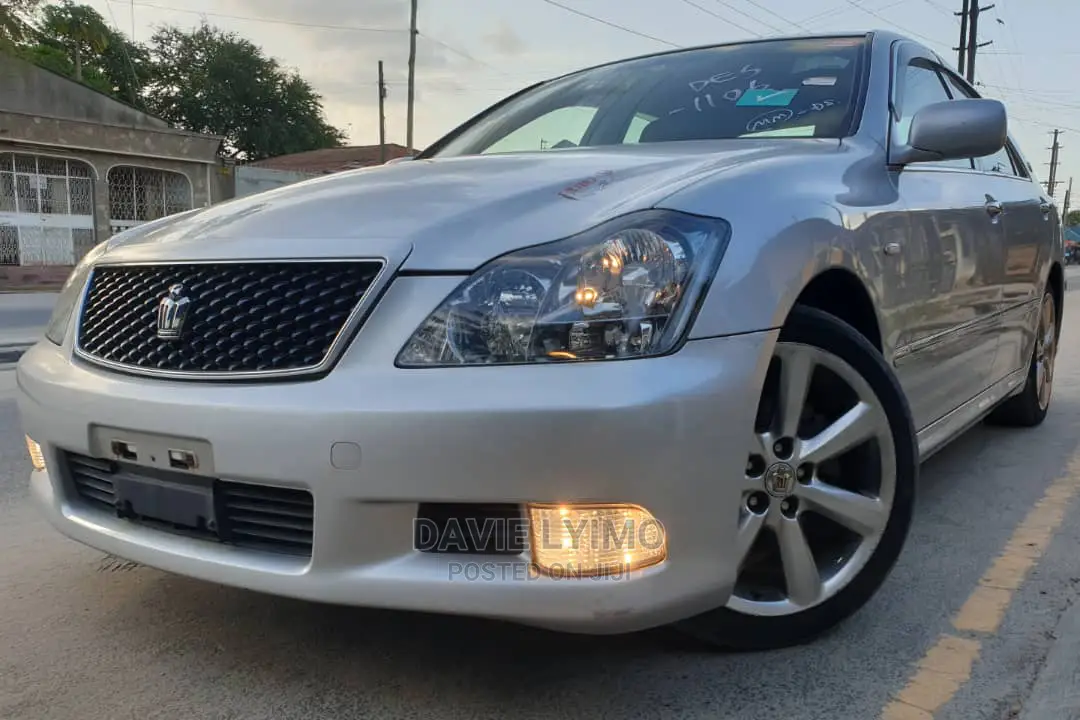 Toyota Crown 2006 Silver