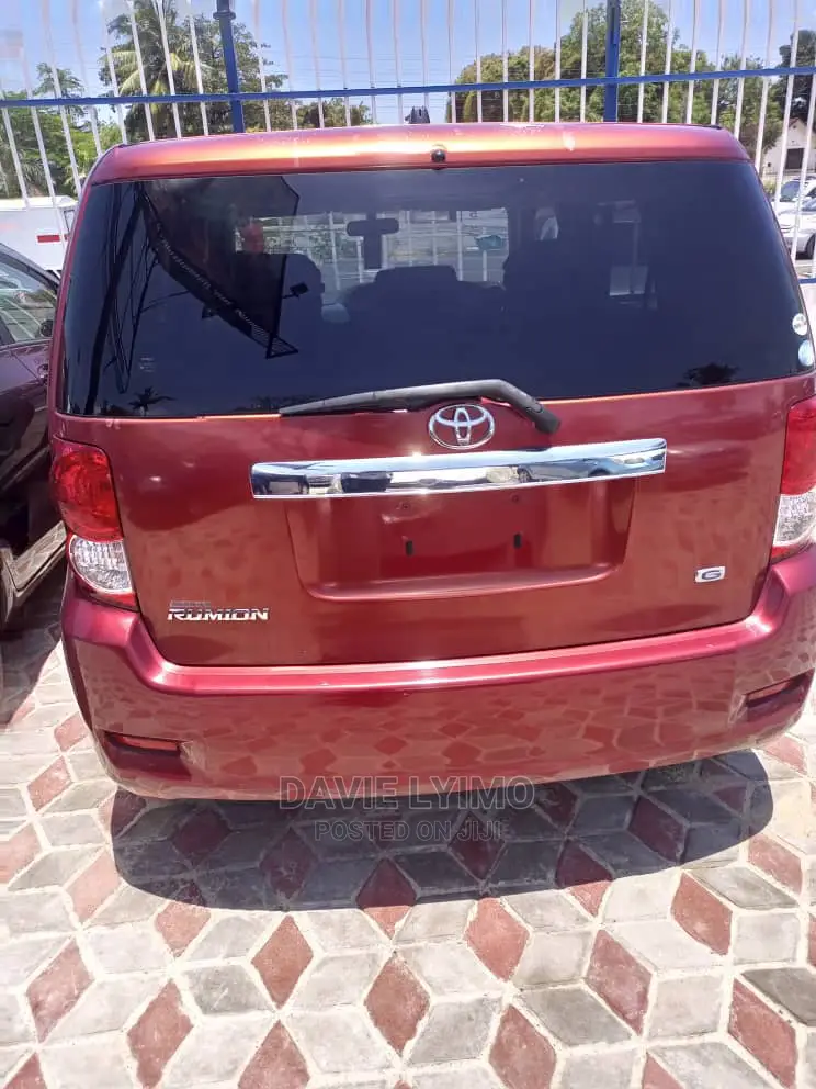 Toyota Corolla Rumion 2008 Brown