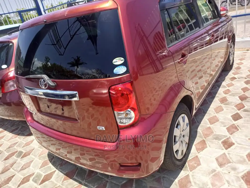 Toyota Corolla Rumion 2008 Brown