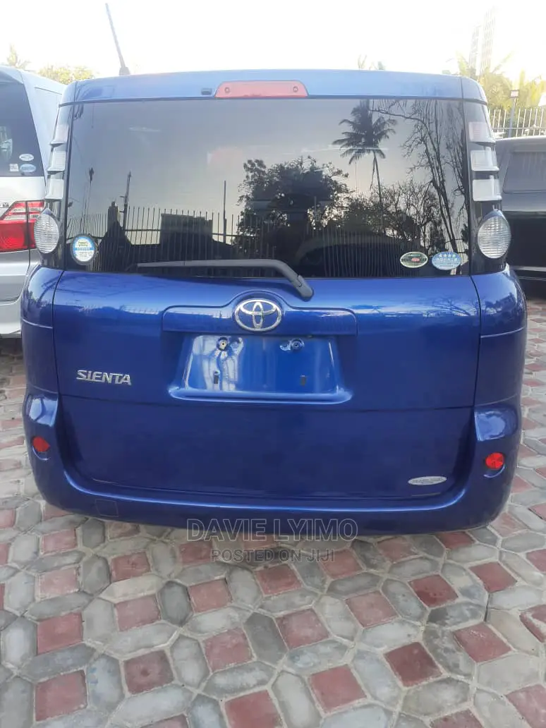 Toyota Sienta 2006 Blue