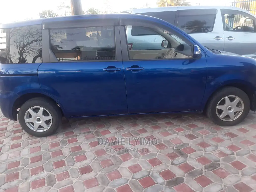 Toyota Sienta 2006 Blue