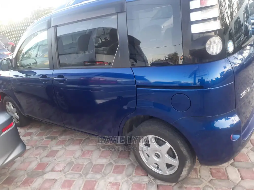 Toyota Sienta 2006 Blue