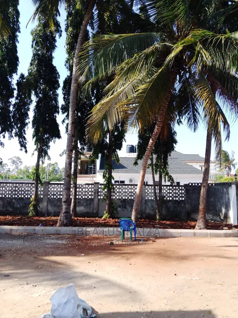 4bdrm House in Bahari Beach, Mbezi for Sale
