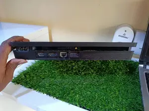 Playstation 4 Slim 1000 GB