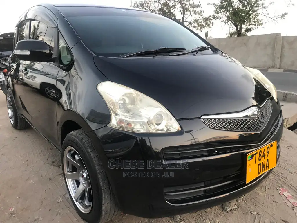 Toyota Ractis 2005 1.3 FWD Black