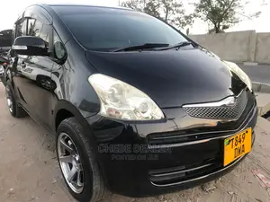 Toyota Ractis 2005 1.3 FWD Black