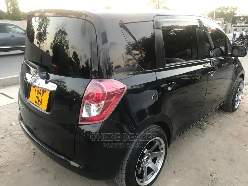 Toyota Ractis 2005 1.3 FWD Black