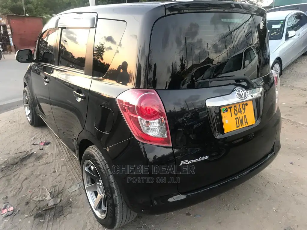 Toyota Ractis 2005 1.3 FWD Black