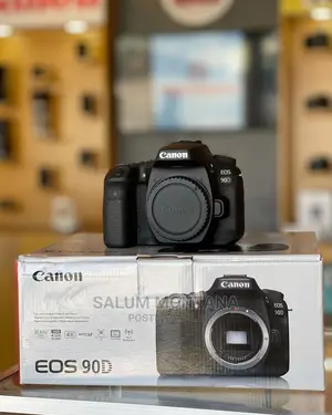 Canon 90D Body.
